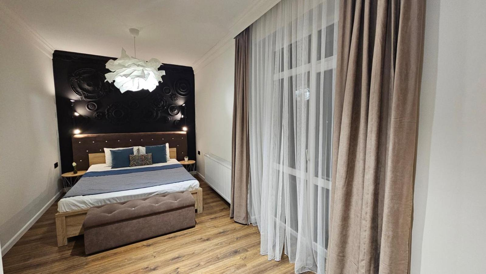 Black Room Apartment Mukachevo Exterior foto